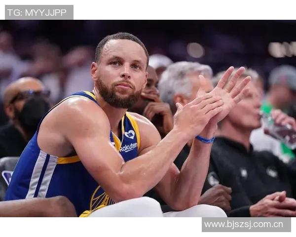 波杰与库里携手迎来第三年默契加深与巴特勒的配合日益成熟 波杰与库里携手迎来第三年默契加深与巴特勒的配合日益成熟