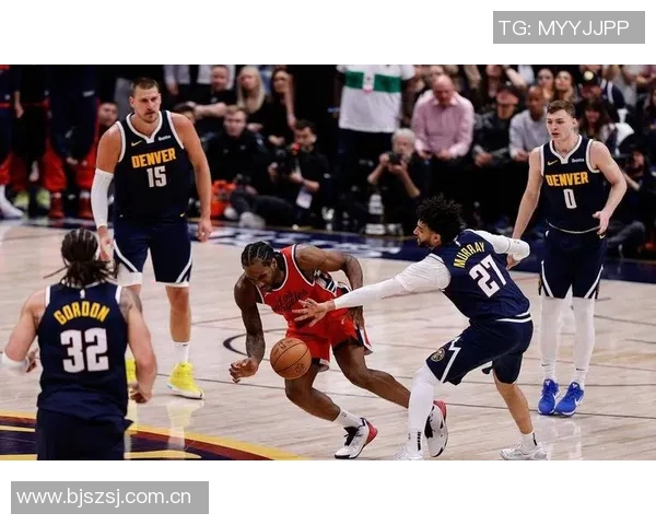 里夫斯轻松战胜尼克斯后期待浓眉回归却惊闻其被交易消息 里夫斯轻松战胜尼克斯后期待浓眉回归却惊闻其被交易消息