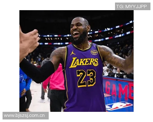 湖人期待詹姆斯在对阵马刺的比赛中强势复出缓解坐骨神经痛困扰