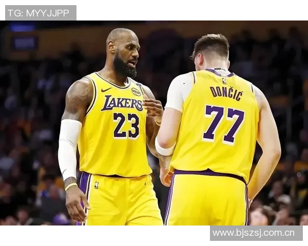 詹姆斯助力八村频频攻筐展现默契配合引发球迷热议