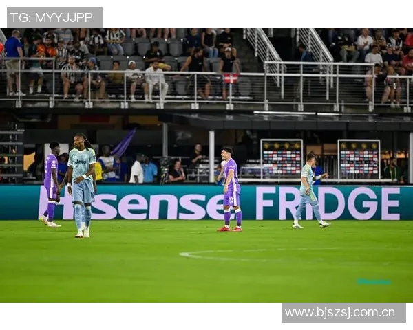 孔塞桑伊尔迪兹华丽过人连连挑战防线前者射门被挡精彩瞬间引发全场欢呼