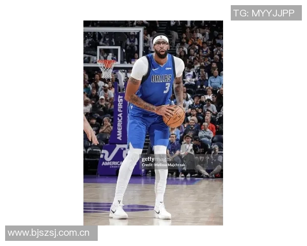 独行侠训练照曝光弗拉格与安东尼戴维斯展开激烈对抗 独行侠训练照曝光弗拉格与安东尼戴维斯展开激烈对抗