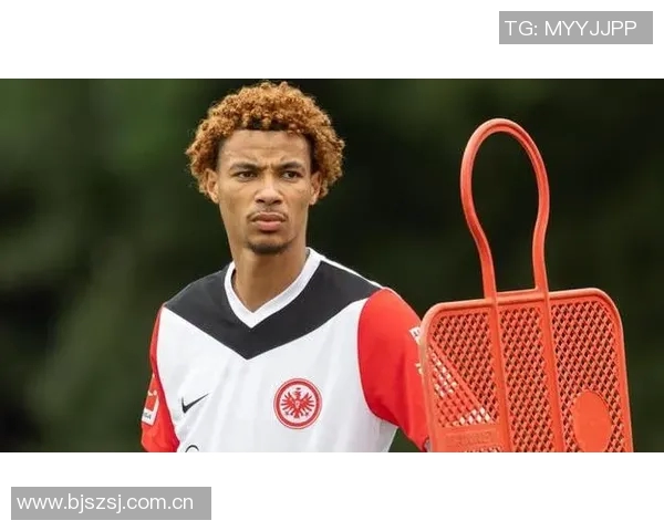 埃基蒂克身披法国队9号球衣有望首发出战引发热议